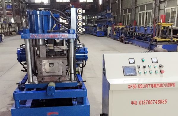 彩鋼瓦機(jī)雙層壓瓦機(jī)是為了節(jié)省空間、節(jié)省成本